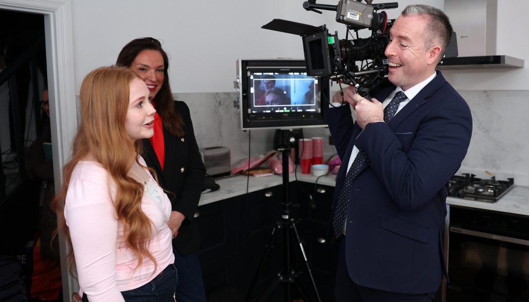 Press Eye - Northern Ireland - 20th February 2026

Minister for Education -  Paul Givan MLA, meets with the children from Blessed Trinity School at the Cinemagic film production set on the Shore Road, Newtownabbey.

Photograph by Declan Roughan / Press Eye





Photograph by Declan Roughan / Press Eye